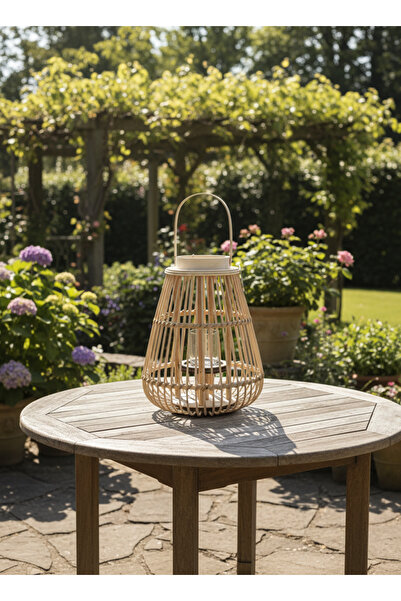 Living فانوس خشبي بتصميم هندسي لإضفاء لمسة طبيعية، ارتفاعه 37 سم، وقطره 30 سم