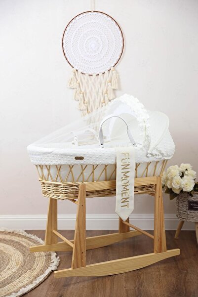 adventure game سرير موسى للأطفال من فن مومنت