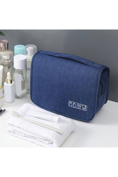 Choice حقيبة سفر زرقاء داكنة اللون تُعلق على الحائط، تحتوي على أدوات النظافة ...