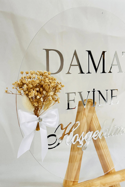 RetroLazer Damat Evine Hoşgeldiniz Süslü, Pleksi Söz Nişan İsimlik Kapı Süsü 30x30 cm