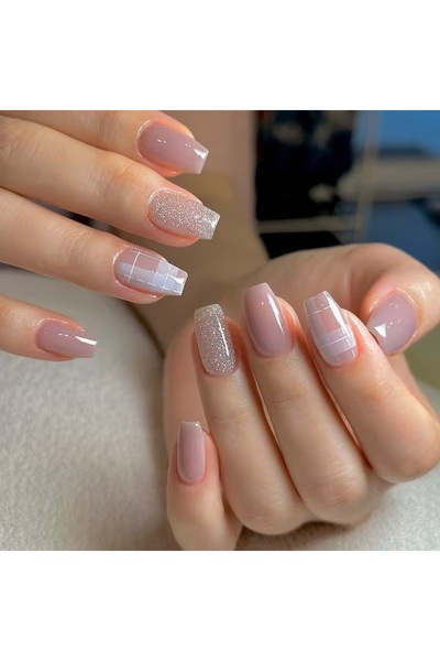 B&B Beauty 24 Adet Pembe Simli Cizgili Orta Boy Takma Tırnak Seti