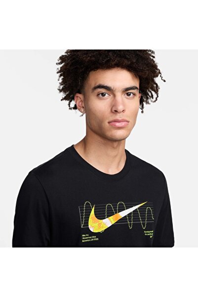 Nike Dri-FIT Graphic T-Shirt