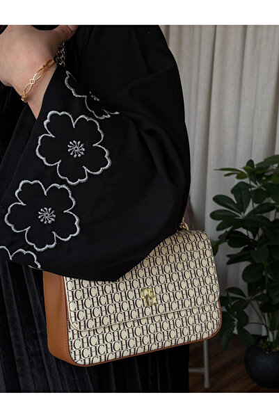 Generic Shoulder bag with accessories