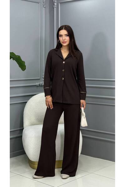 Cannes طقم مكون من قطعتين باللون البني مع تفاصيل أزرار ذهبية من نينا