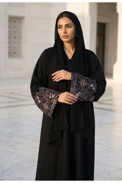 Nasa عباية كم بتطريز اللافندر والمخمل الفاخر