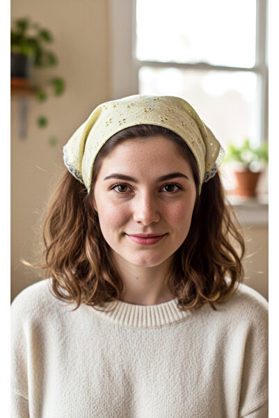 Mufincollection Τριγωνική μπαντάνα από ύφασμα με δαντέλα και λεπτομέρειες – Φ...