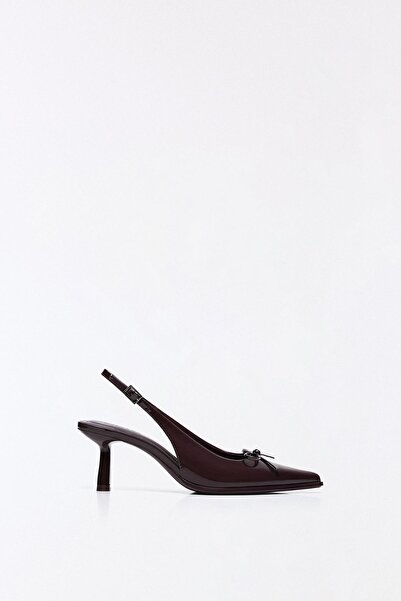 Bershka حذاء بكعب صغير مفتوح من الخلف