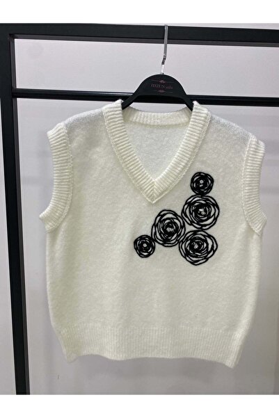 Hatun Atila Black Embroidery Detailed V-Neck Knitwear Sweater