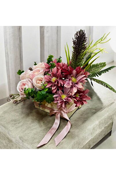 sedoshhomevision تنسيق الورد الوردي والبابونج في علبة كريمية - تصميم زهور زخر...