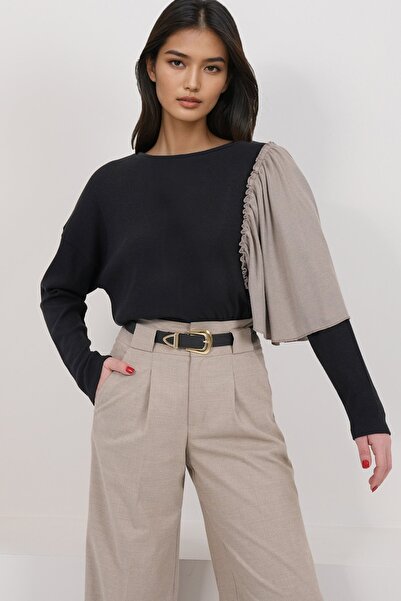 Trend Alaçatı Stili Siyah Bisiklet Yaka Omuzu Drapeli Renk Garnili Örme Bluz