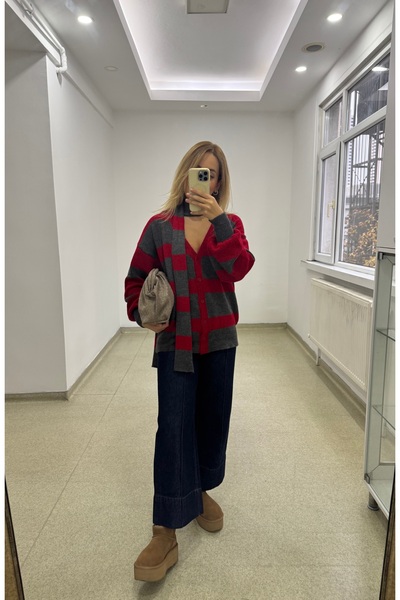 Butik KIIRMIZI ÇİZGİLİ ATKI DEFAYLI HIRKA