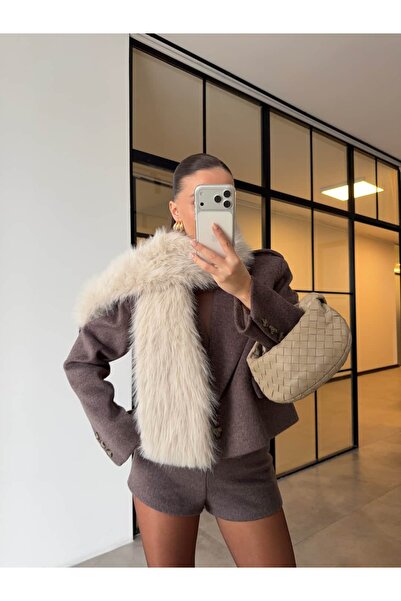 BB Bensu Buyruk GEÇME DETAYLI SUNİ KÜRK ATKI BEJ