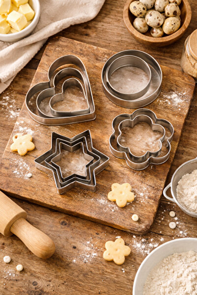 DİVAYS 12’li Metal Kurabiye Kalıbı Seti – Kalp, Yıldız, Çiçek ve Yuvarlak Şek...