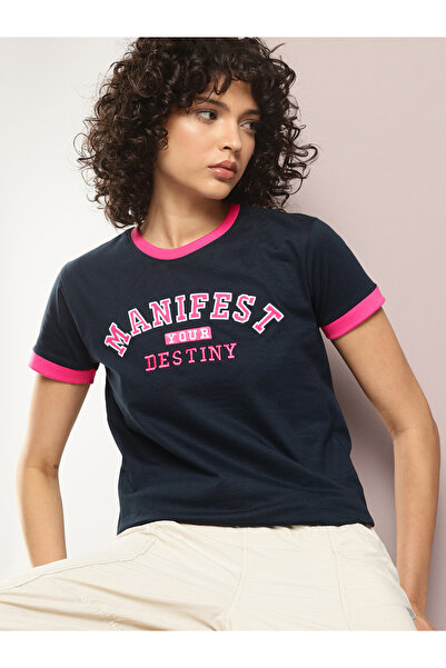 Dillinger By Styli تيشيرت نسائي مطرز بقصة عادية