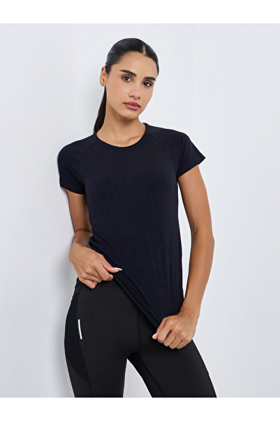 Styli Women Black Seamless Contour Detail Top