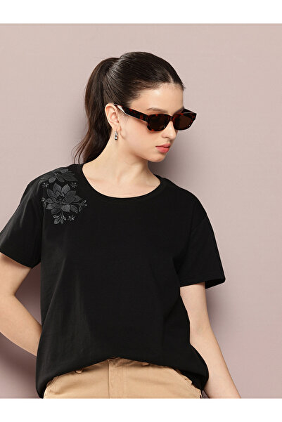 Dillinger By Styli تيشيرت نسائي فضفاض مطرز برقبة دائرية