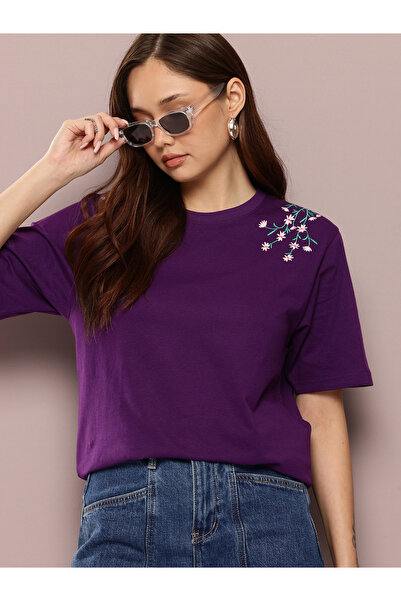 Dillinger By Styli تيشيرت نسائي مطرز قصة فضفاضة