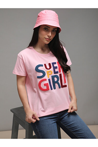 Dillinger By Styli تيشيرت نسائي مطرز بتطريز منشفة مربعة