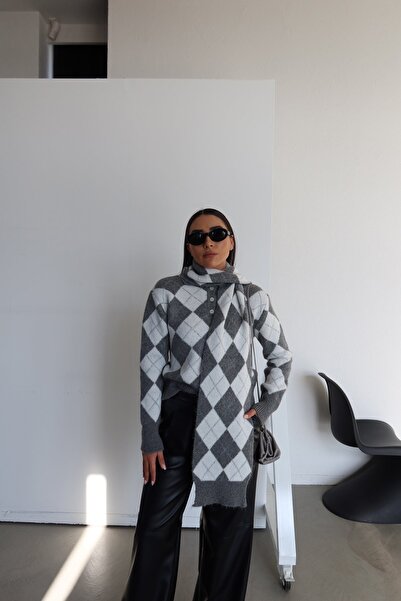 Özge Özgenç Polo Neck Baklava Patterned Scarf Sweater