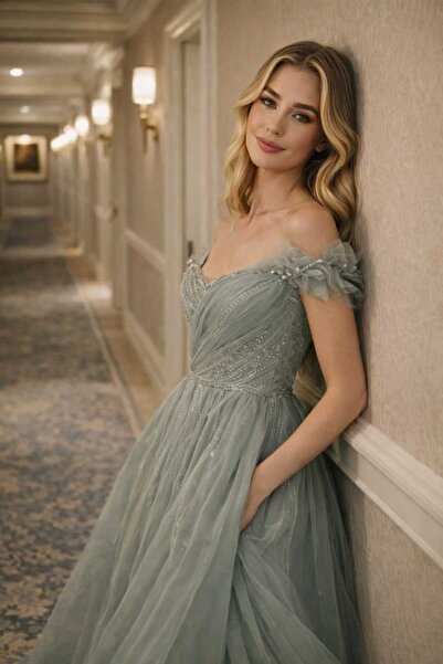 Sibelse Gelinlik Pul ve Dantel Detaylı Helen A Kesim Nişanlık