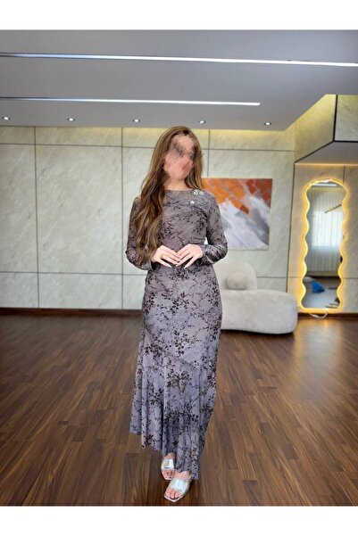 VİVİ A soft, dark gray dress adorned with a dark floral pattern