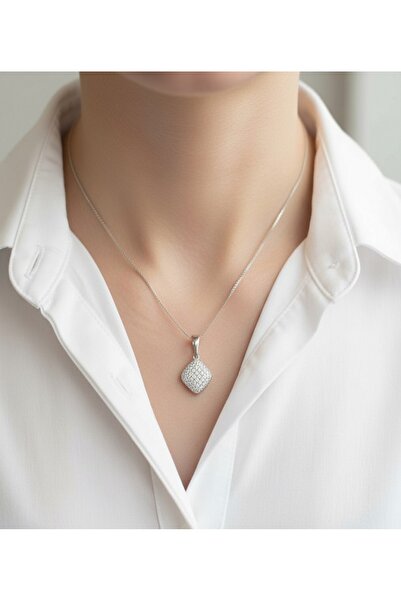 XP XUPİNG قلادة من الفولاذ الفاخر بلون فضي مع حجر الزركون المربع من شوبينغ