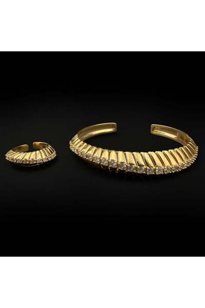 Generic Bracelet with a ring featuring a diamond and zircon design in a gold ...