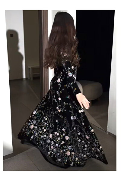 Nice Model فستان ماكسي مخملي مطرز بأكمام طويلة مزين بنقوش زهرية، مناسب للمناسبات الخاصة