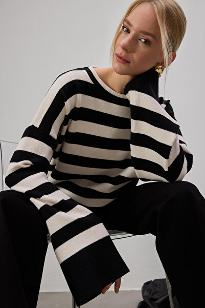 Touché Privé Wide Collar Striped Knitwear Sweater