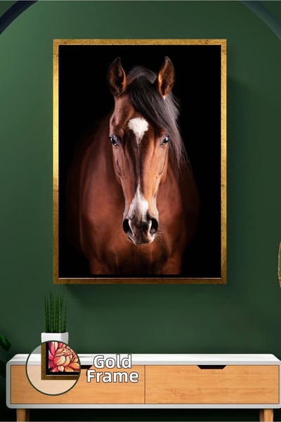 KOSS Dijital Portret de animal cu detaliu de față de cal maro pe fundal negru...