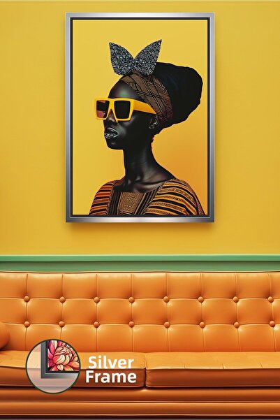 KOSS Dijital Figurină de femeie africană cu ochelari de soare, pe fundal galb...