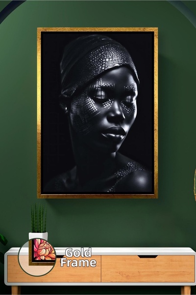 KOSS Dijital Portret de femeie cu detaliu al feței în tonuri de negru, decor ...