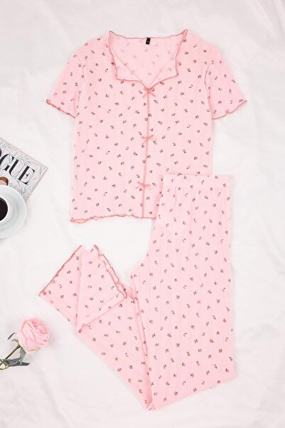 Trendyol Collection Ροζ 100% βαμβακερό λουλουδάτο σετ πιτζάμα με κορδέλα/φιόγ...