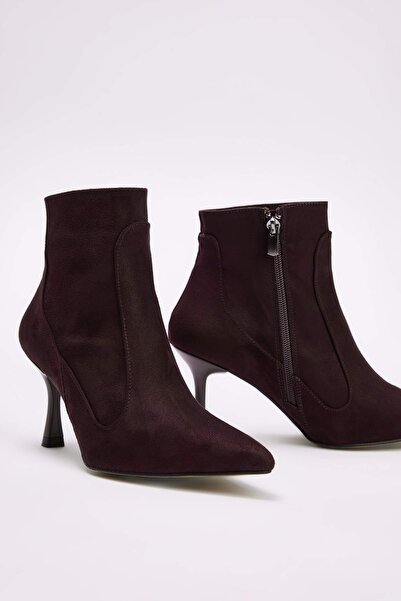 TRENDYOL SHOES Braune Wildlederstiefel mit dünnem Absatz und spitzer Zehenpar...