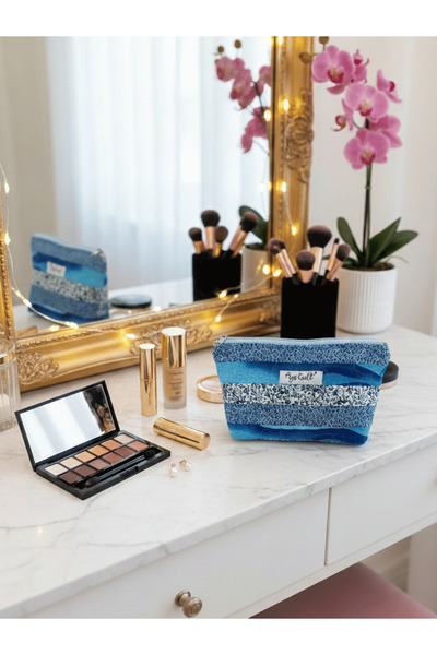 Ays Quilt حقيبة مكياج صغيرة الحجم منقوشة باللون الأزرق