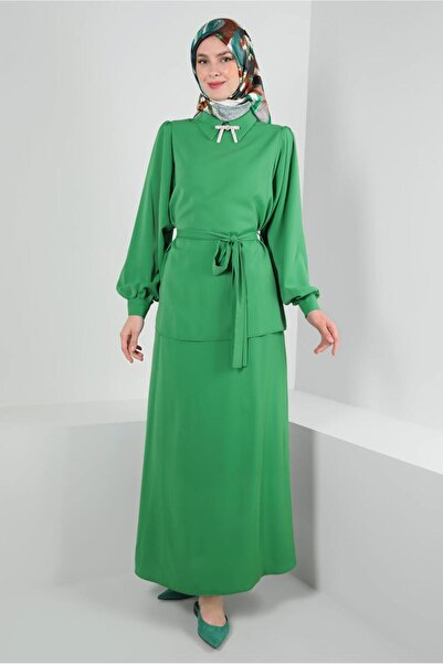 Alvina بدلة تنورة بأكمام بالون بتفاصيل فيونكة 43911