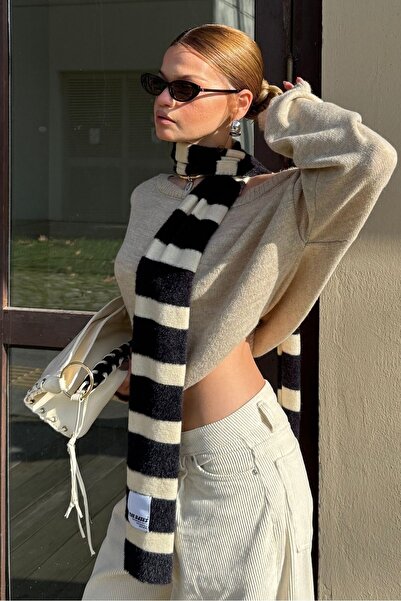 bases. Трикотажний шарф з м'якою текстурою