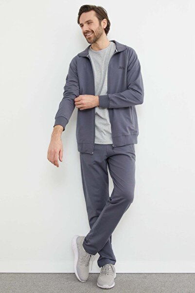 Fulla Moda طقم بدلة رياضية بسحاب ونقش بارز