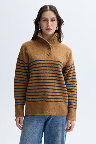 Mudo Striped Loose Fit Buttoned Turtleneck Sweater