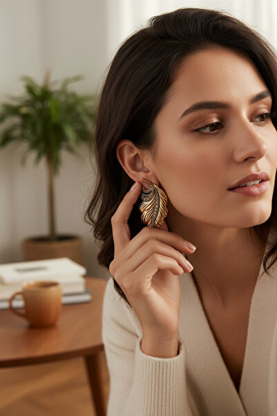 FAYRA ACCESSORIES Crystal Stone Leaf Figured Earrings