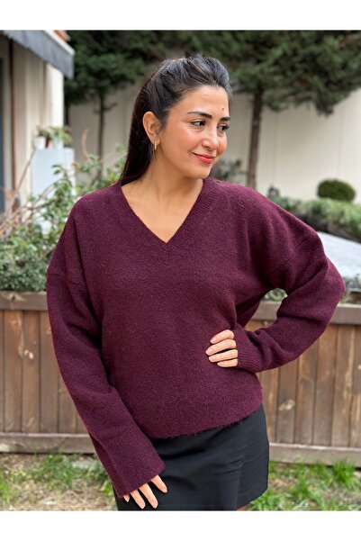 nidistore Women's Burgundy V-Neck Soft Drop Shoulder Thick Sweater