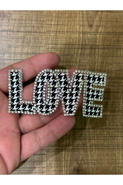 Gönülden Tasarım Emblema cu textul Love din piatră de zircon în carouri, care...