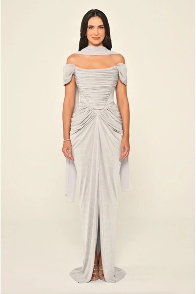 ALFABETA A shimmering evening gown with off-the-shoulder sleeves and an elega...