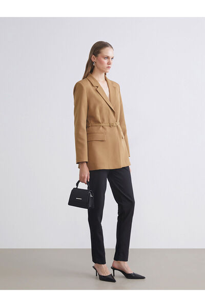 LC Waikiki بنطلون نسائي أسود ضيق من مجموعة إلسيفا