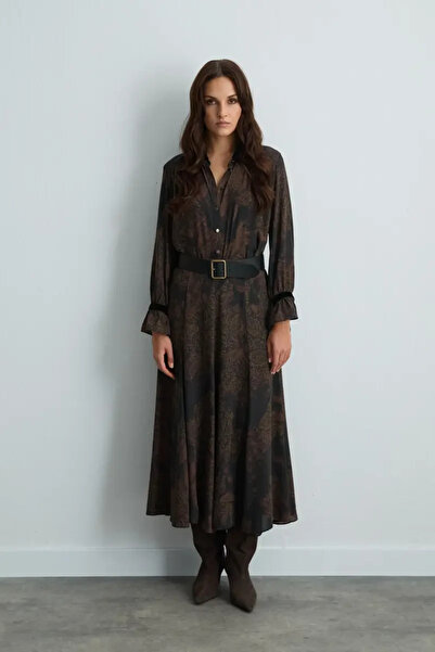 Gusto قميص أنيق من مجموعة أنكا بياقة مخملية - بني