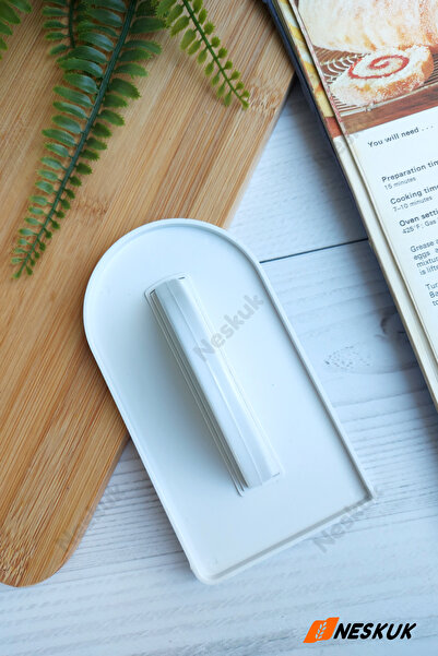 Neskuk أداة تشكيل وتنعيم العجين العملية للحلويات والمعجنات / مكواة المعجنات