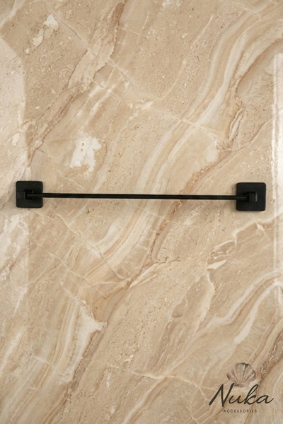 Nuka Ev Aksesuarları Kare Yapışkanlı Siyah Uzun Havluluk