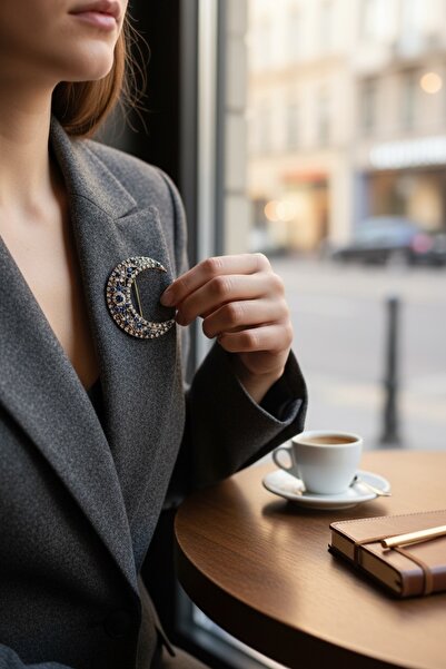 FAYRA ACCESSORIES Kristal Taşlı Hilal Broş