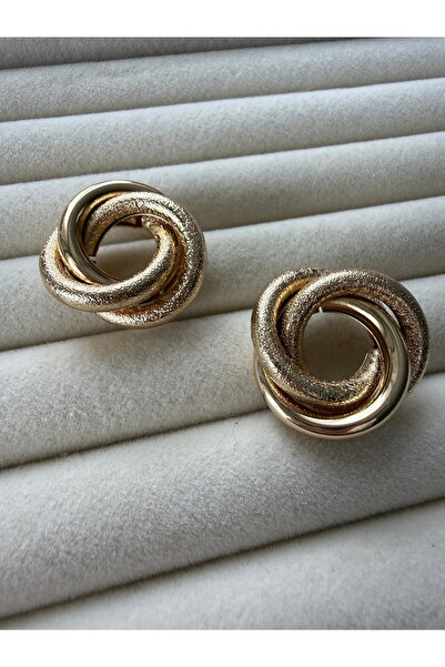 LUSORA ACCESORY إكسسوار لوسورا - أقراط ذهبية كلاسيكية ملفوفة بتصميم رجعي