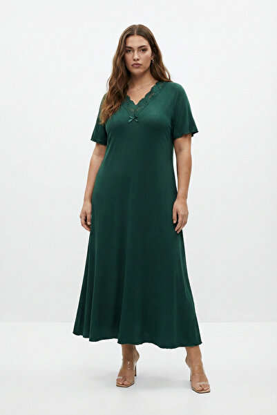 Talvien Bambu Kumaş Dantel Yaka Detaylı Battal Beden Kloş Elbise